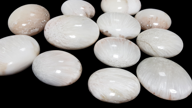 Scolecite Palm Stones image 0