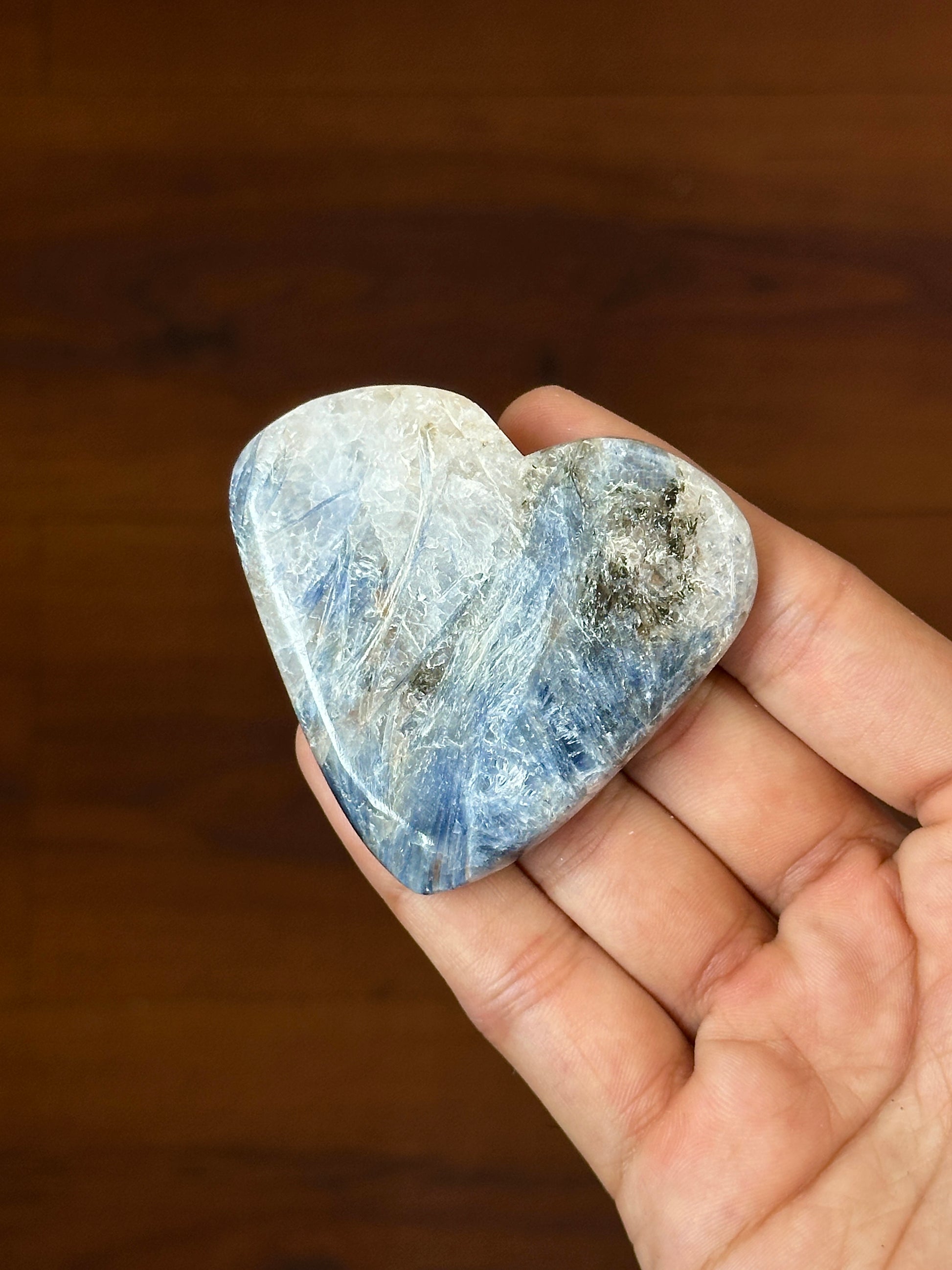 Kyanite in Quartz image 1