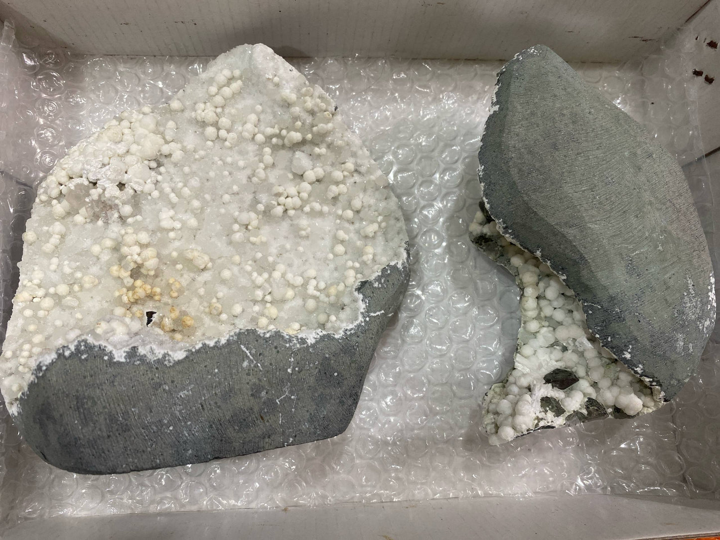 Gyrolite Mineral - 2 kg 2 pcs