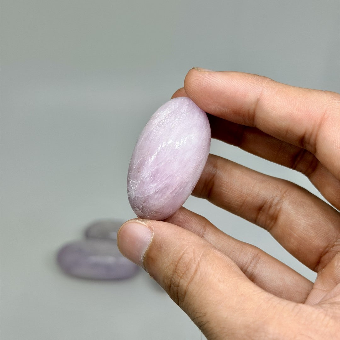 Kunzite Shivalingam (1KG)