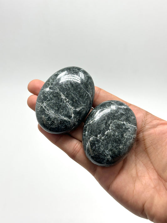 Larvakite image 0