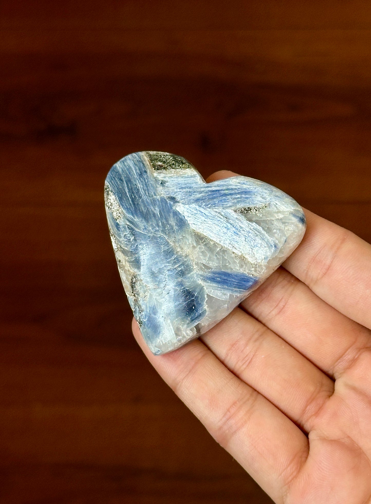 Kyanite in Quartz image 3