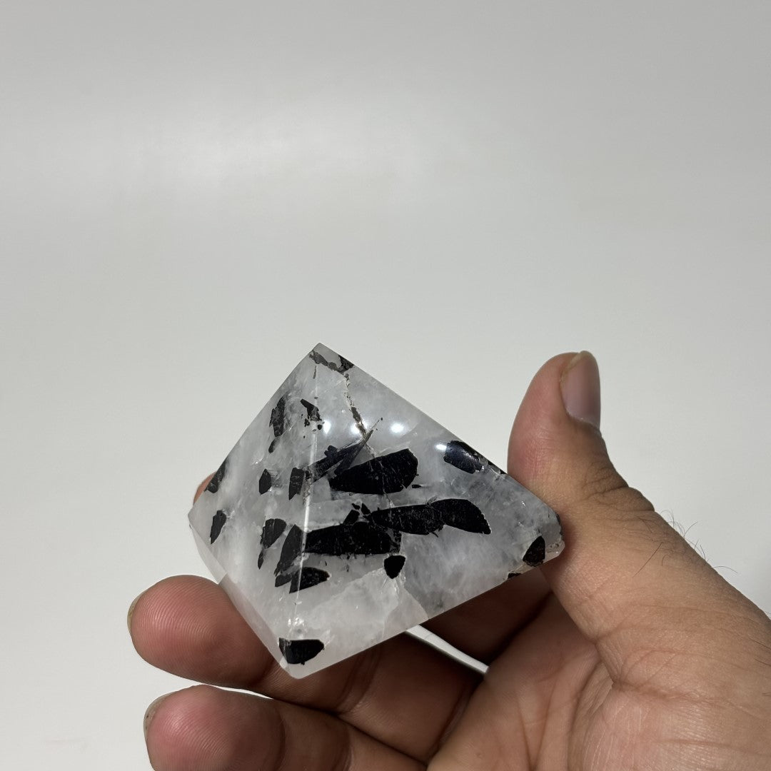 Tourmaline in Quartz Pyramid (1KG)