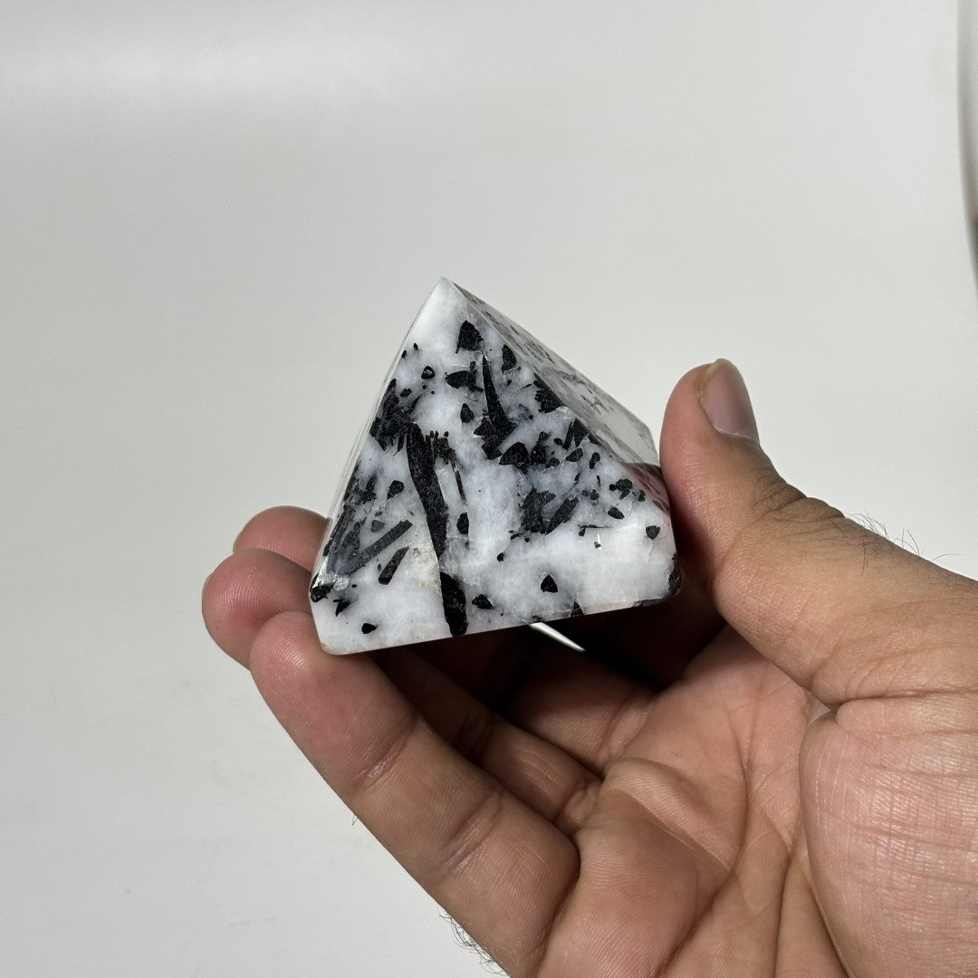 Tourmaline in Quartz Pyramid (1KG)